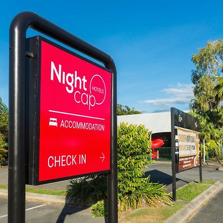 Nightcap At Edge Hill Tavern Cairns Extérieur photo