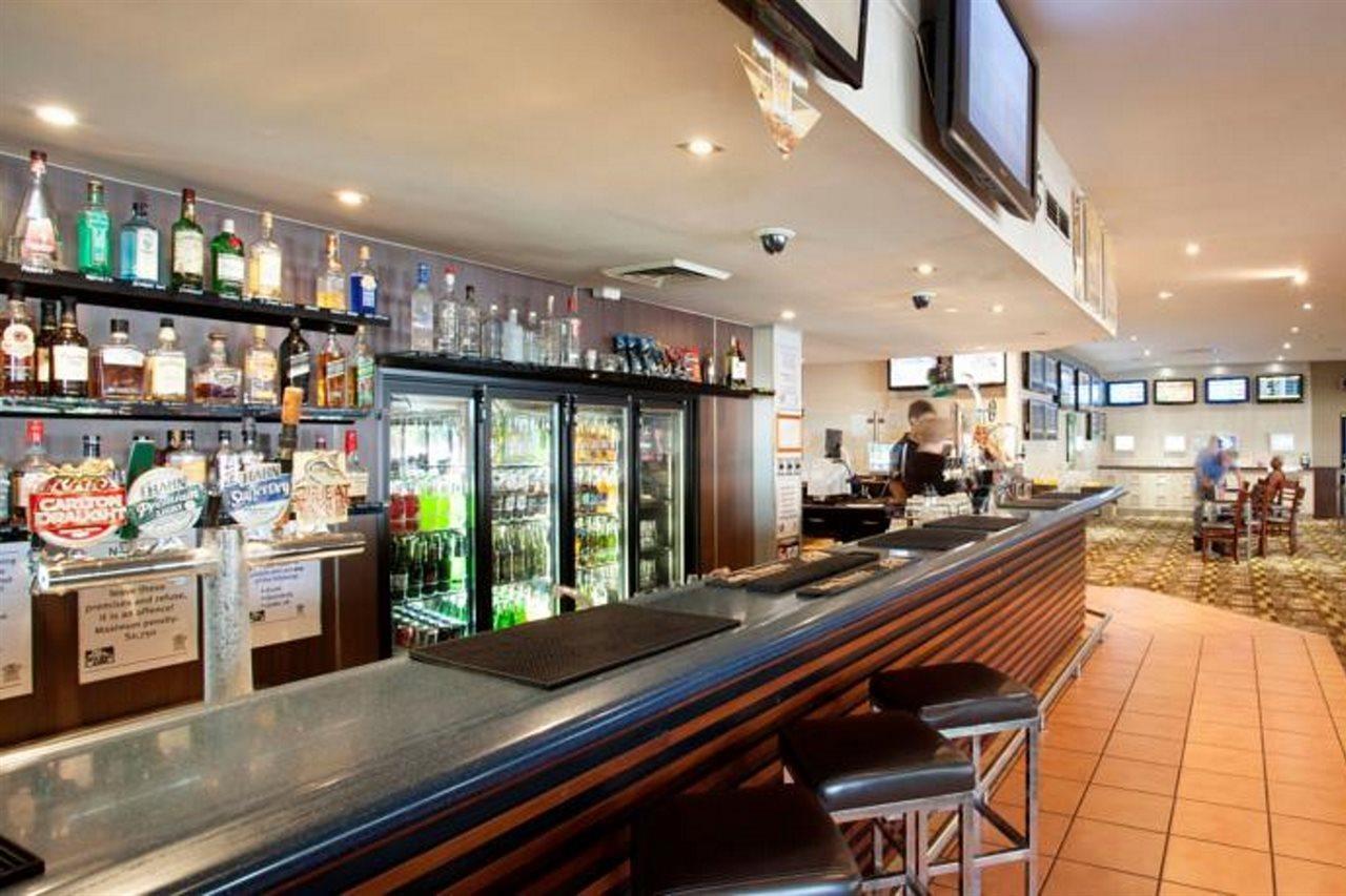 Nightcap At Edge Hill Tavern Cairns Extérieur photo