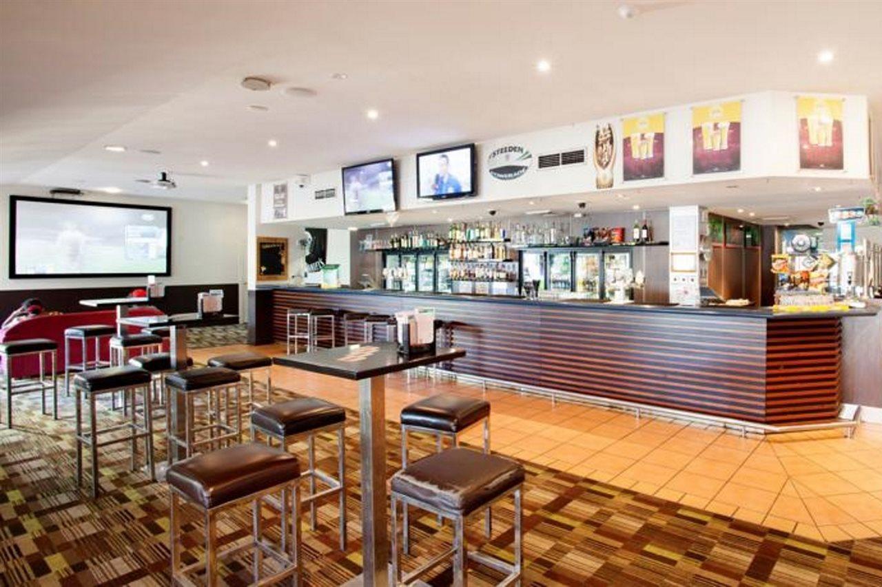 Nightcap At Edge Hill Tavern Cairns Extérieur photo