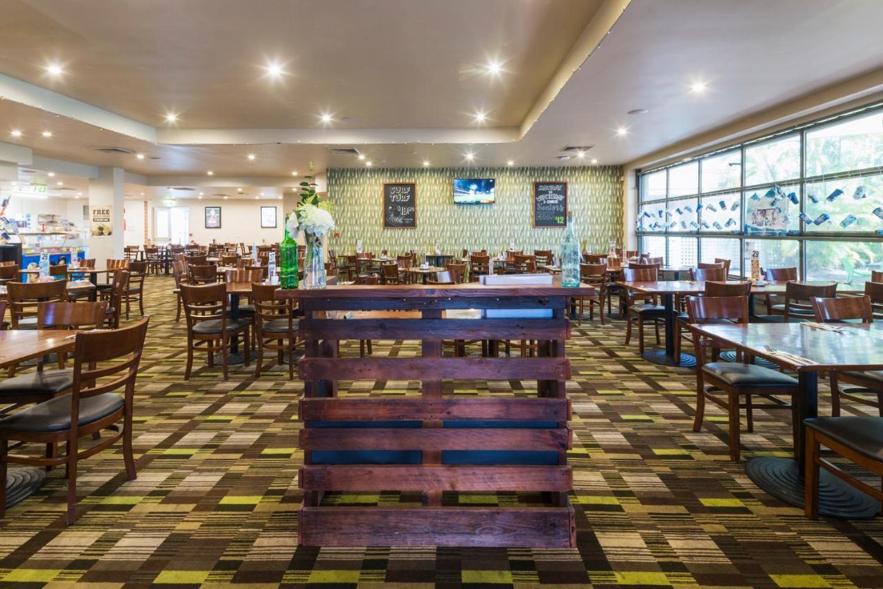 Nightcap At Edge Hill Tavern Cairns Extérieur photo
