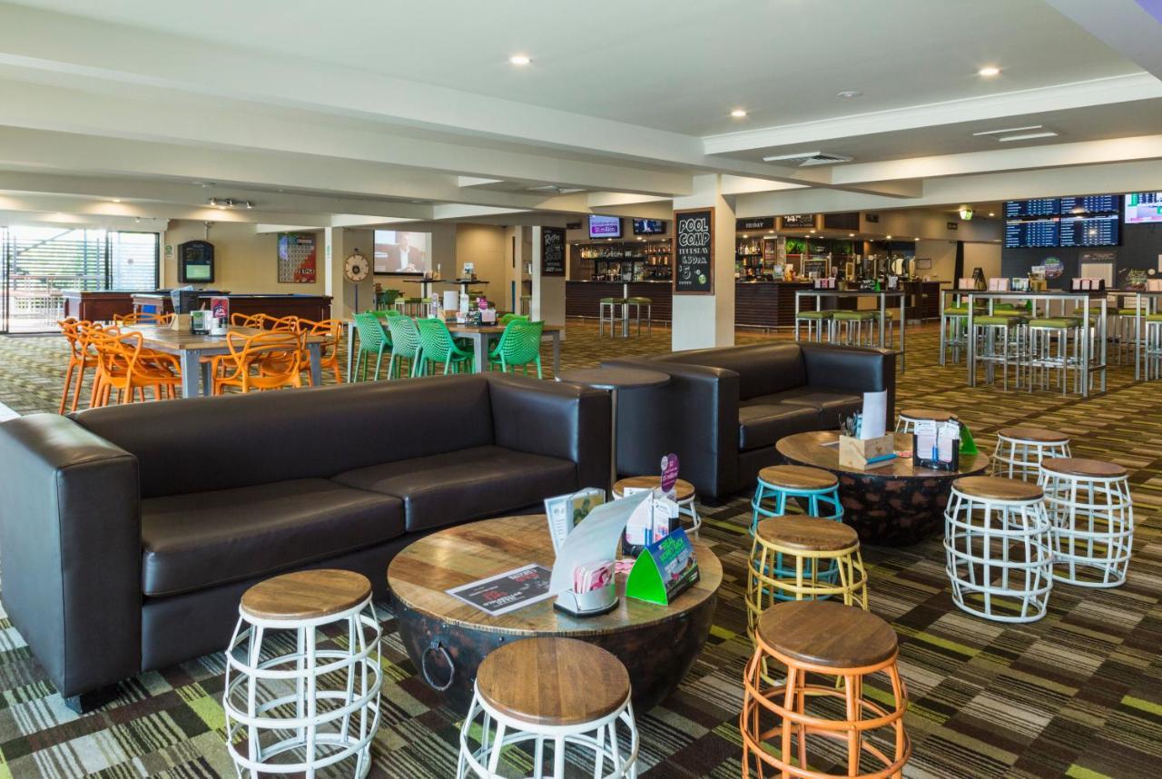 Nightcap At Edge Hill Tavern Cairns Extérieur photo